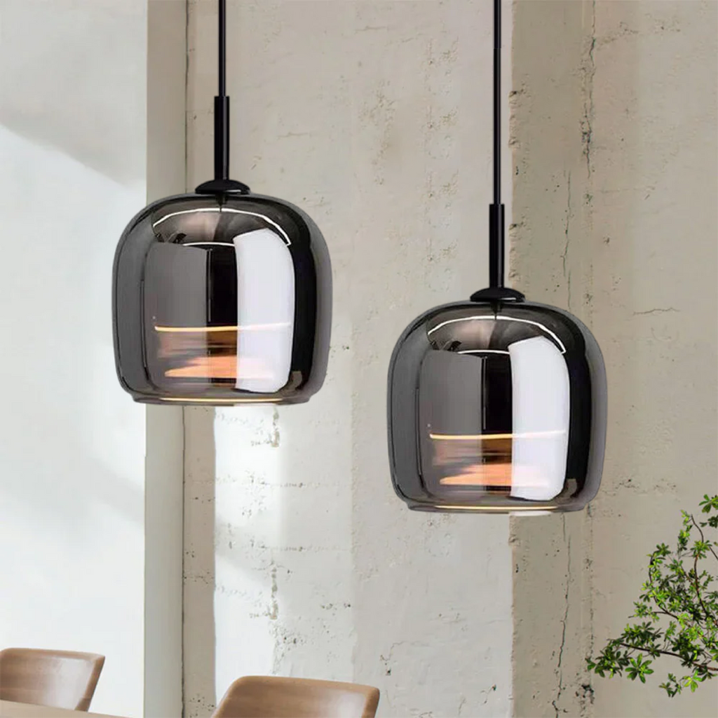 Czarna lampa wisząca w stylu skandynawskim