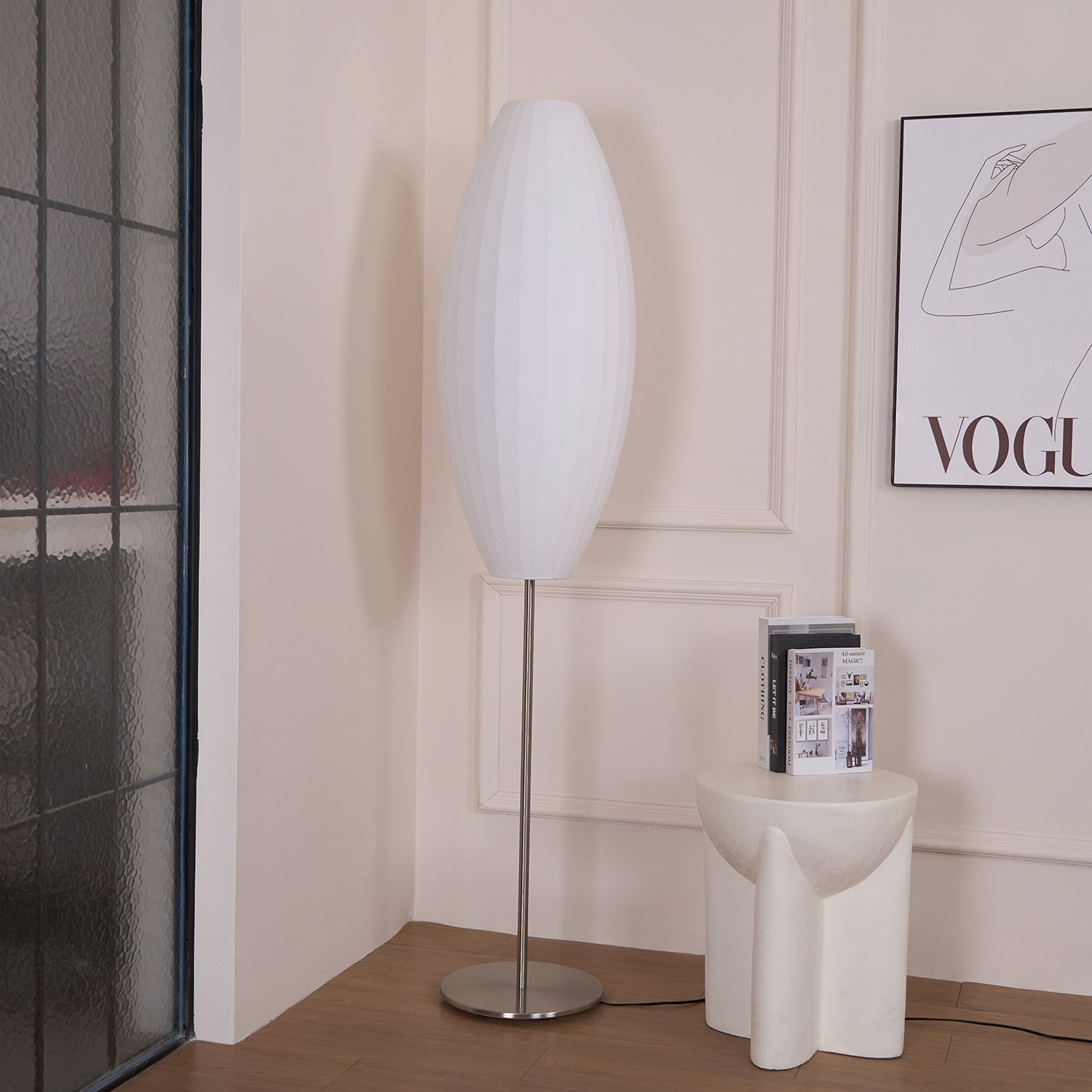 Elegancka lampa stojąca LED z żebrowanym kloszem