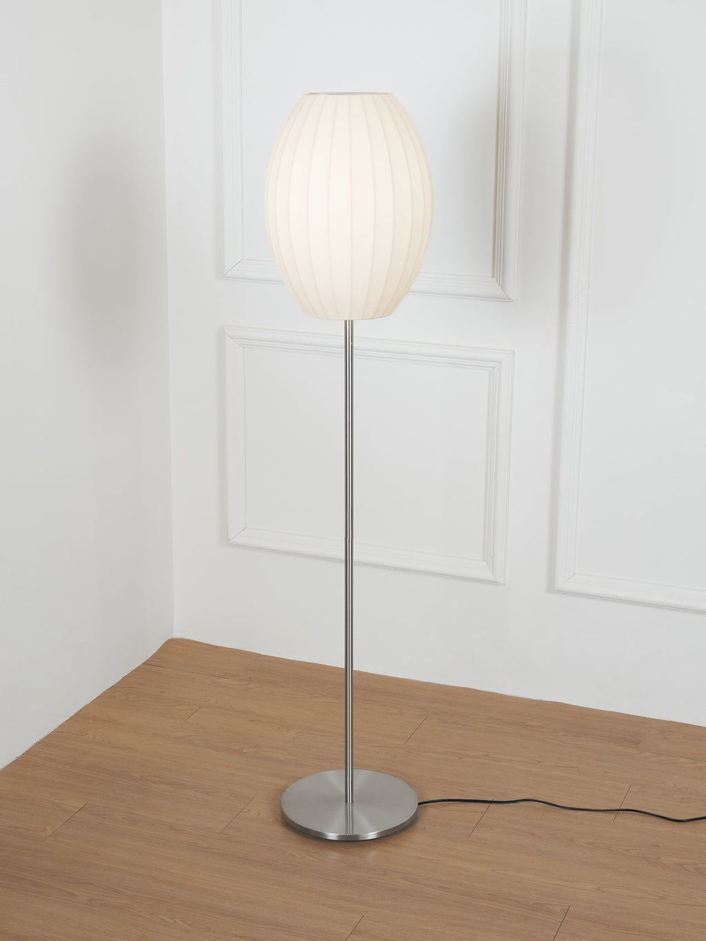 Elegancka lampa stojąca LED z żebrowanym kloszem
