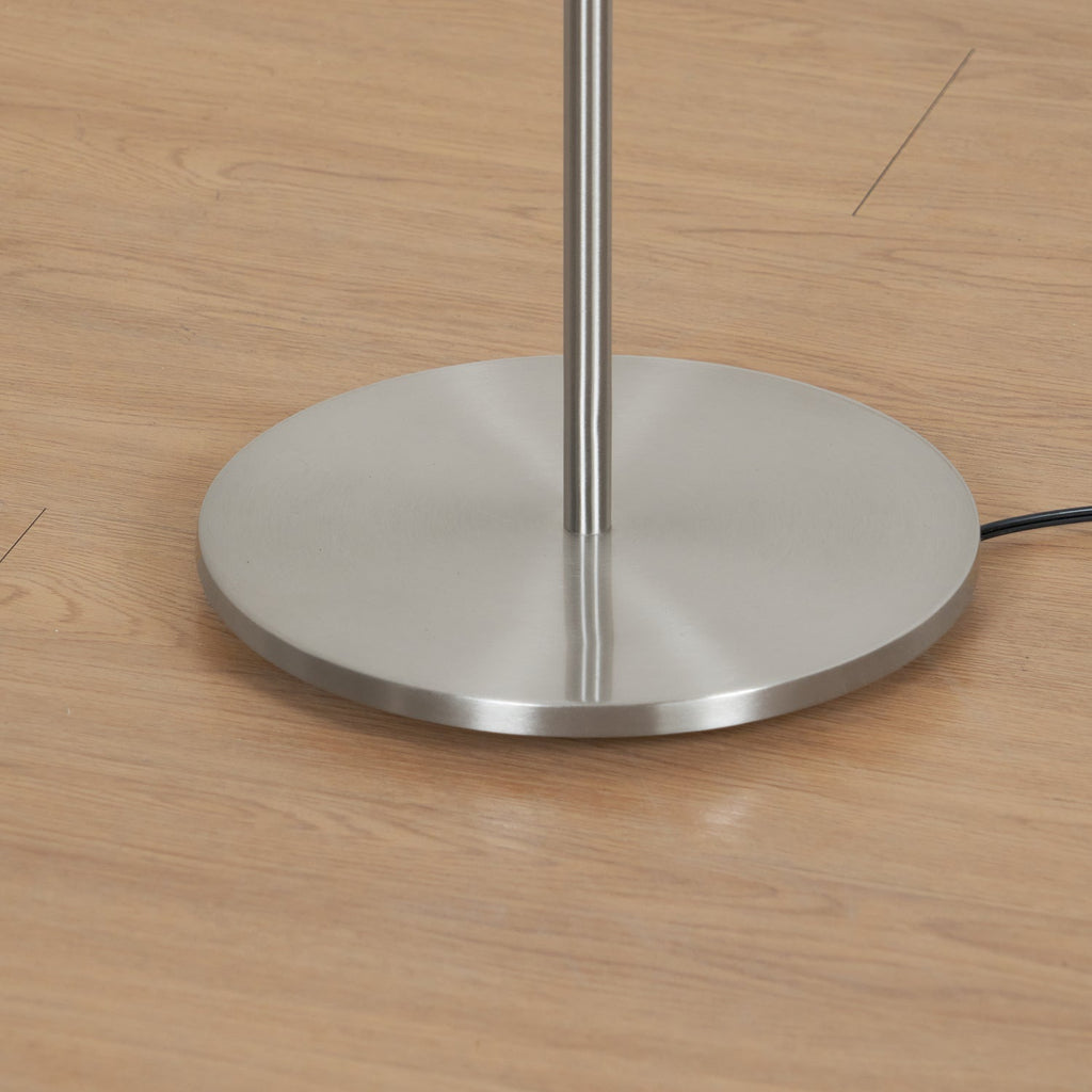 Elegancka lampa stojąca LED z żebrowanym kloszem