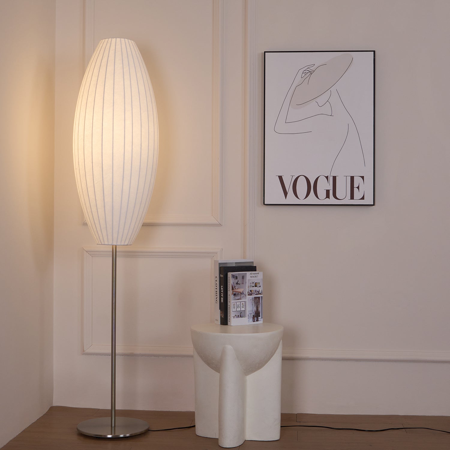 Elegancka lampa stojąca LED z żebrowanym kloszem