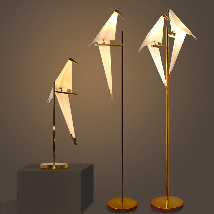 Magnetyczna dekoracyjna lampa stołowa inspirowana ptakami