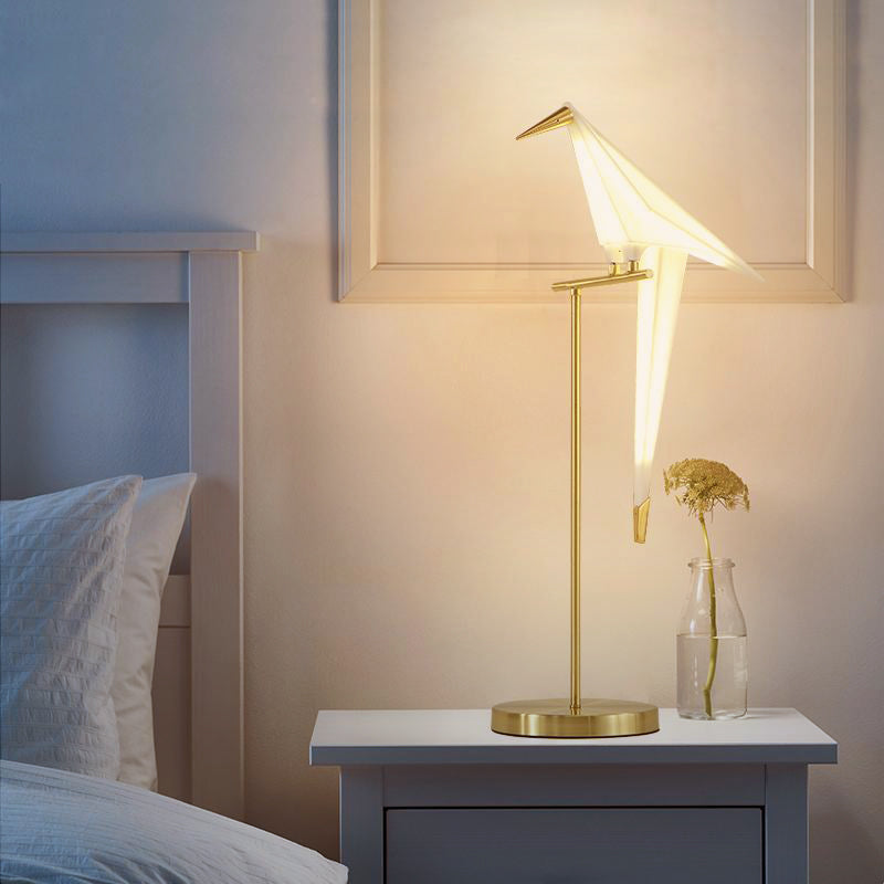Magnetyczna dekoracyjna lampa stołowa inspirowana ptakami