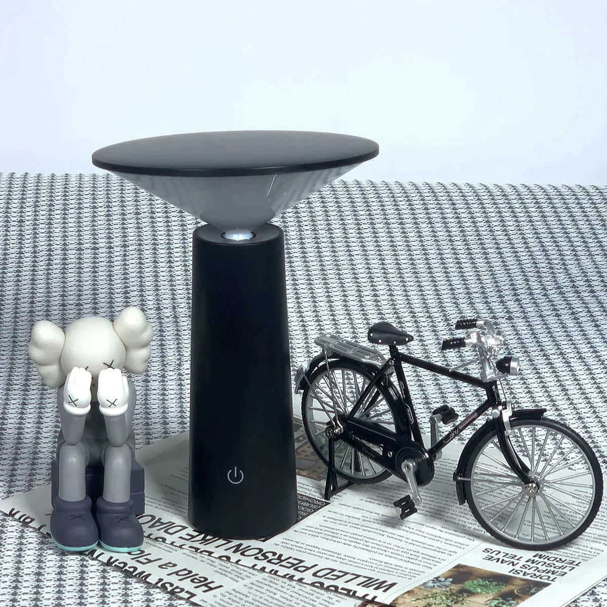 Przenośna bezprzewodowa lampa biurkowa