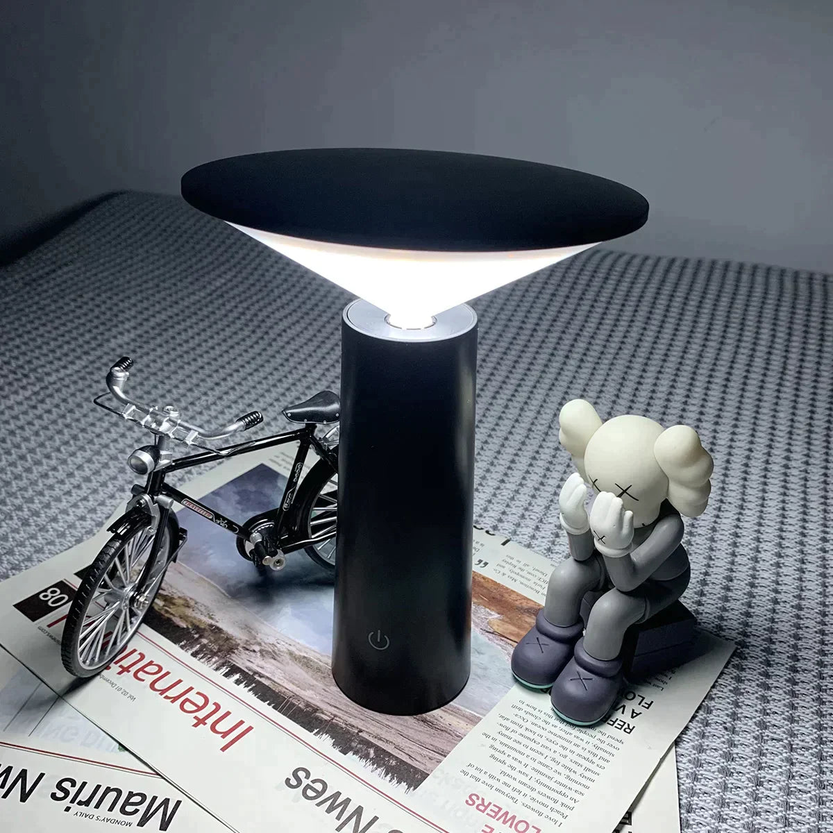 Przenośna bezprzewodowa lampa biurkowa