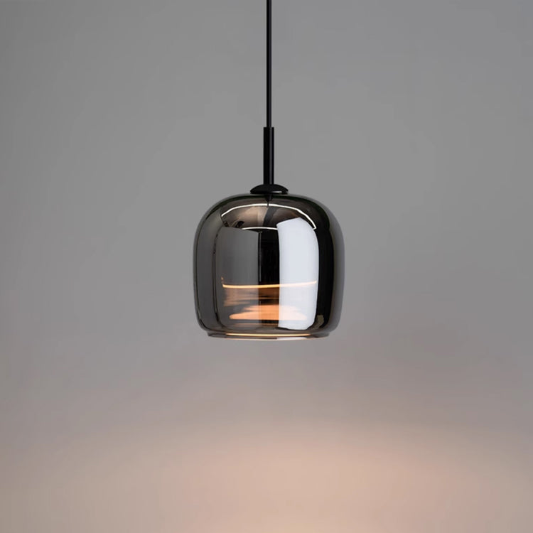 Czarna lampa wisząca w stylu skandynawskim