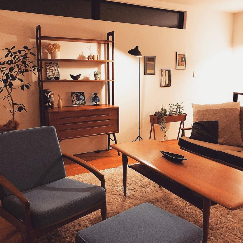 Minimalistyczna lampa stojąca inspirowana stylem vintage