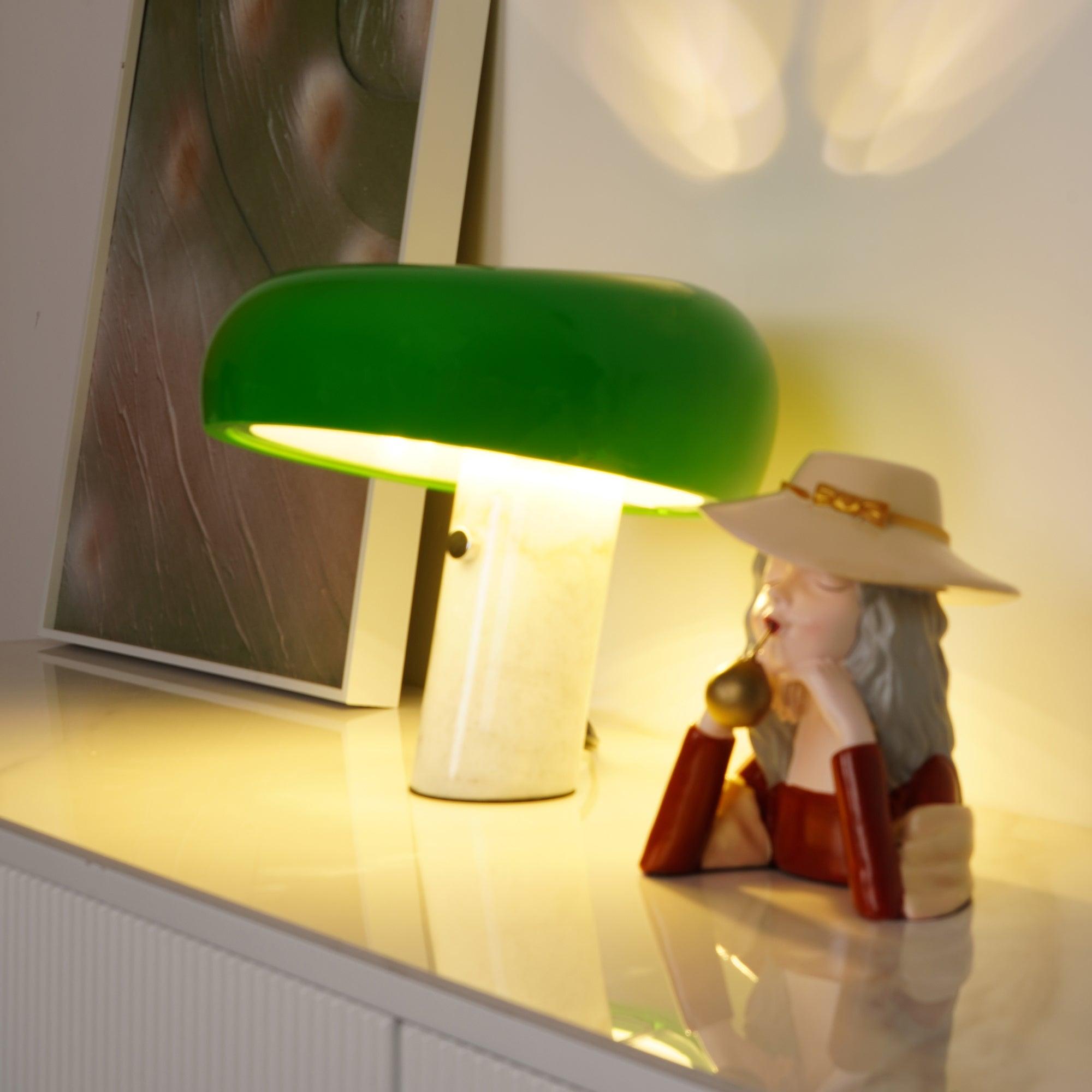 Nowoczesna i stylowa lampa biurkowa w kształcie grzyba
