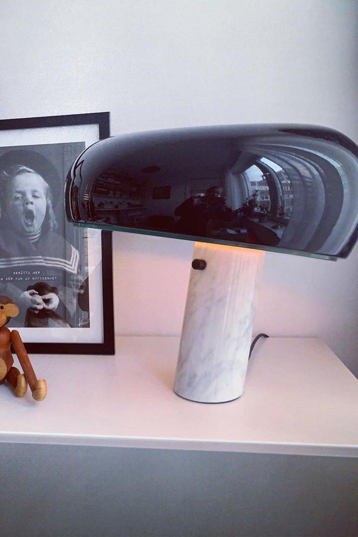 Nowoczesna i stylowa lampa biurkowa w kształcie grzyba