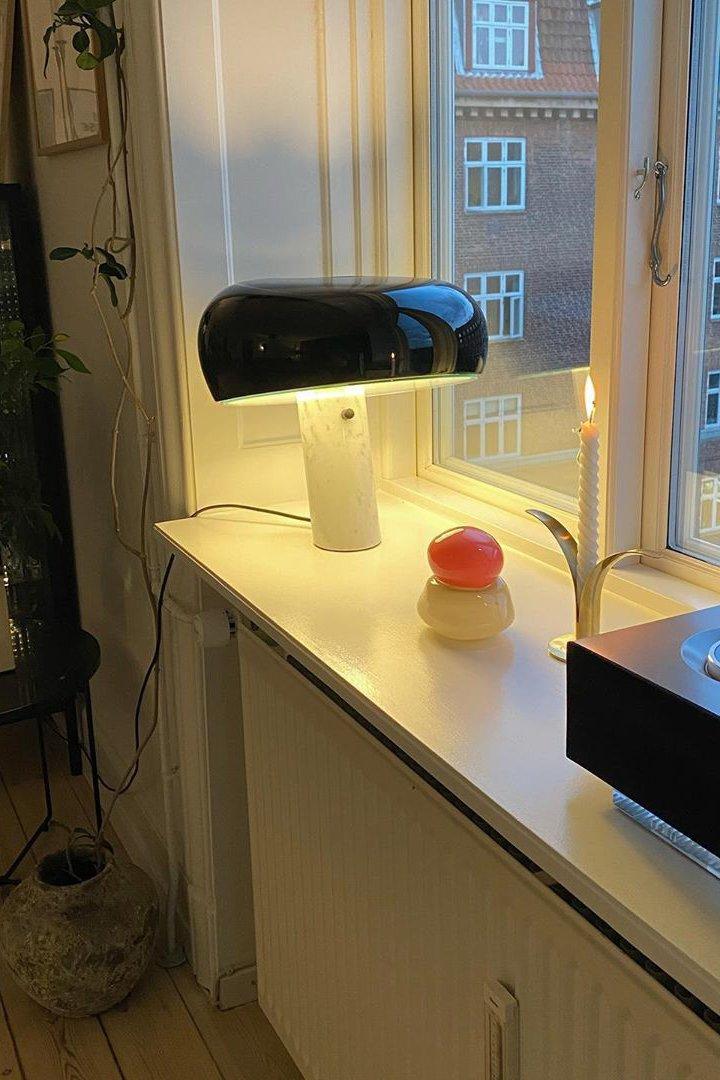 Nowoczesna i stylowa lampa biurkowa w kształcie grzyba