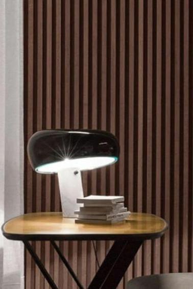 Nowoczesna i stylowa lampa biurkowa w kształcie grzyba