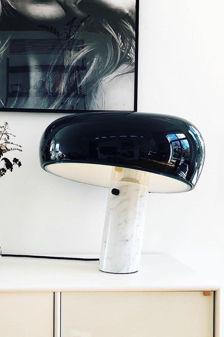 Nowoczesna i stylowa lampa biurkowa w kształcie grzyba