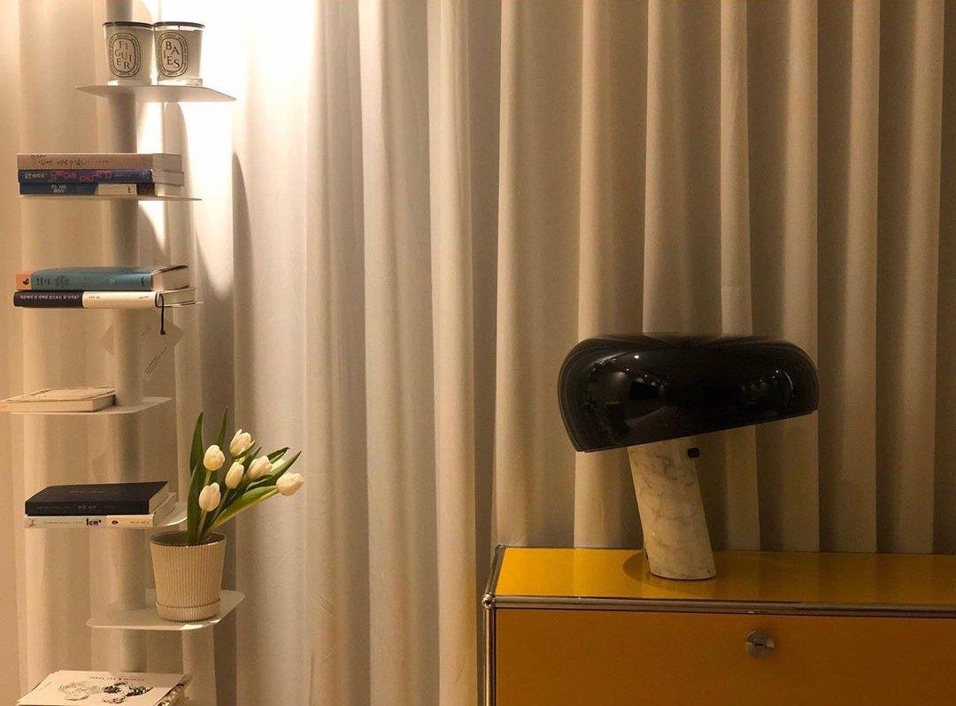 Nowoczesna i stylowa lampa biurkowa w kształcie grzyba