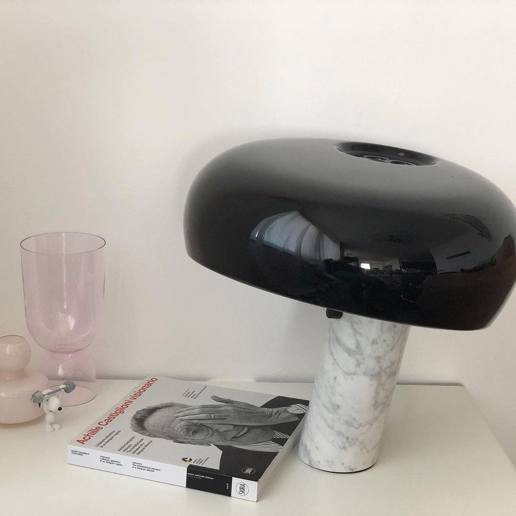 Nowoczesna i stylowa lampa biurkowa w kształcie grzyba