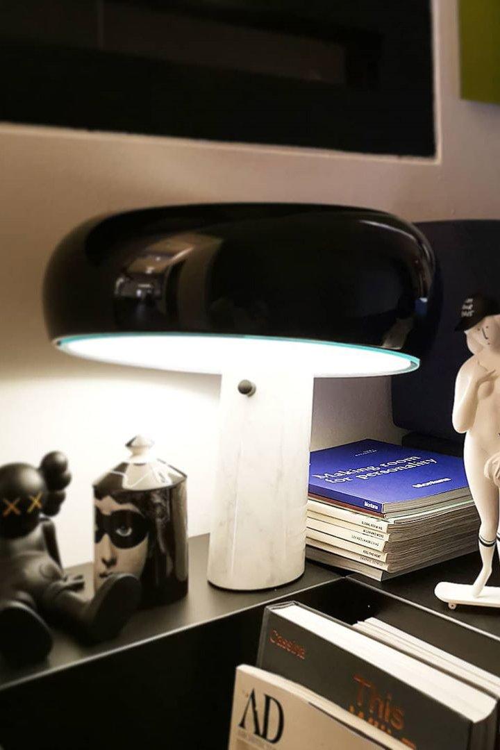 Nowoczesna i stylowa lampa biurkowa w kształcie grzyba