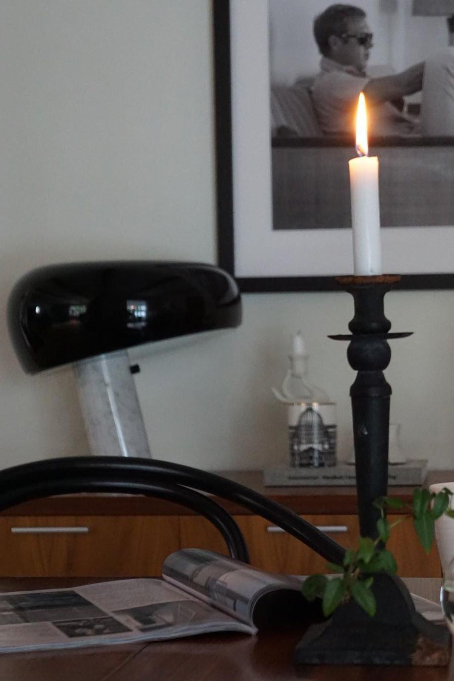 Nowoczesna i stylowa lampa biurkowa w kształcie grzyba