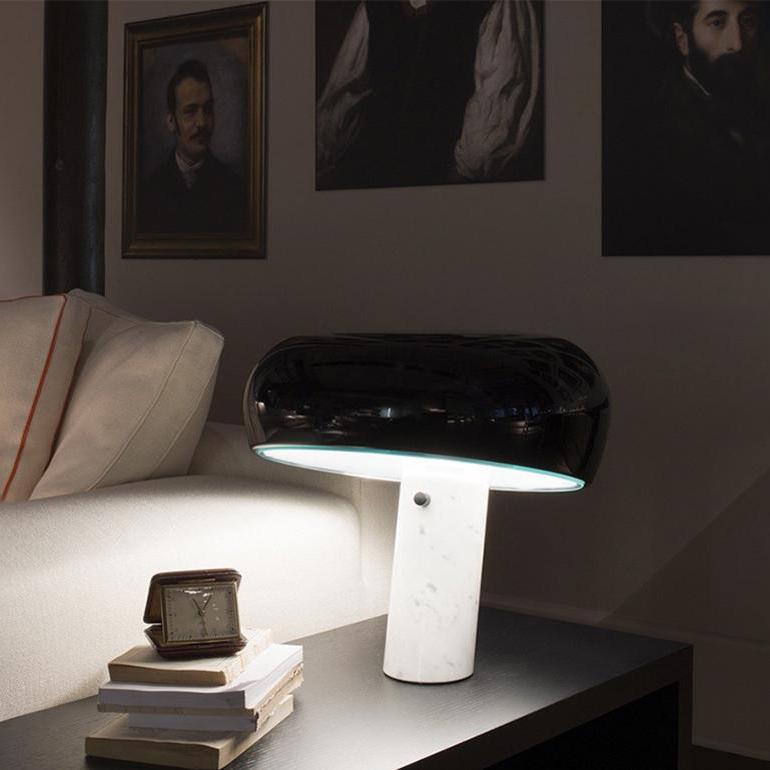 Nowoczesna i stylowa lampa biurkowa w kształcie grzyba