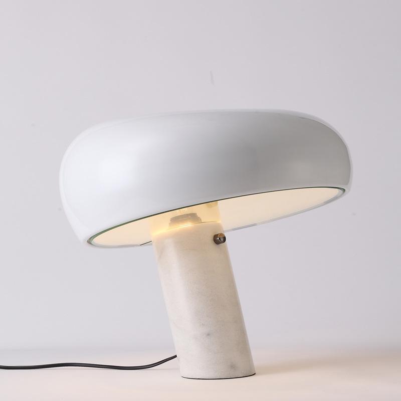 Nowoczesna i stylowa lampa biurkowa w kształcie grzyba