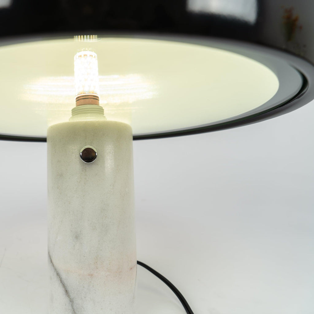 Nowoczesna i stylowa lampa biurkowa w kształcie grzyba
