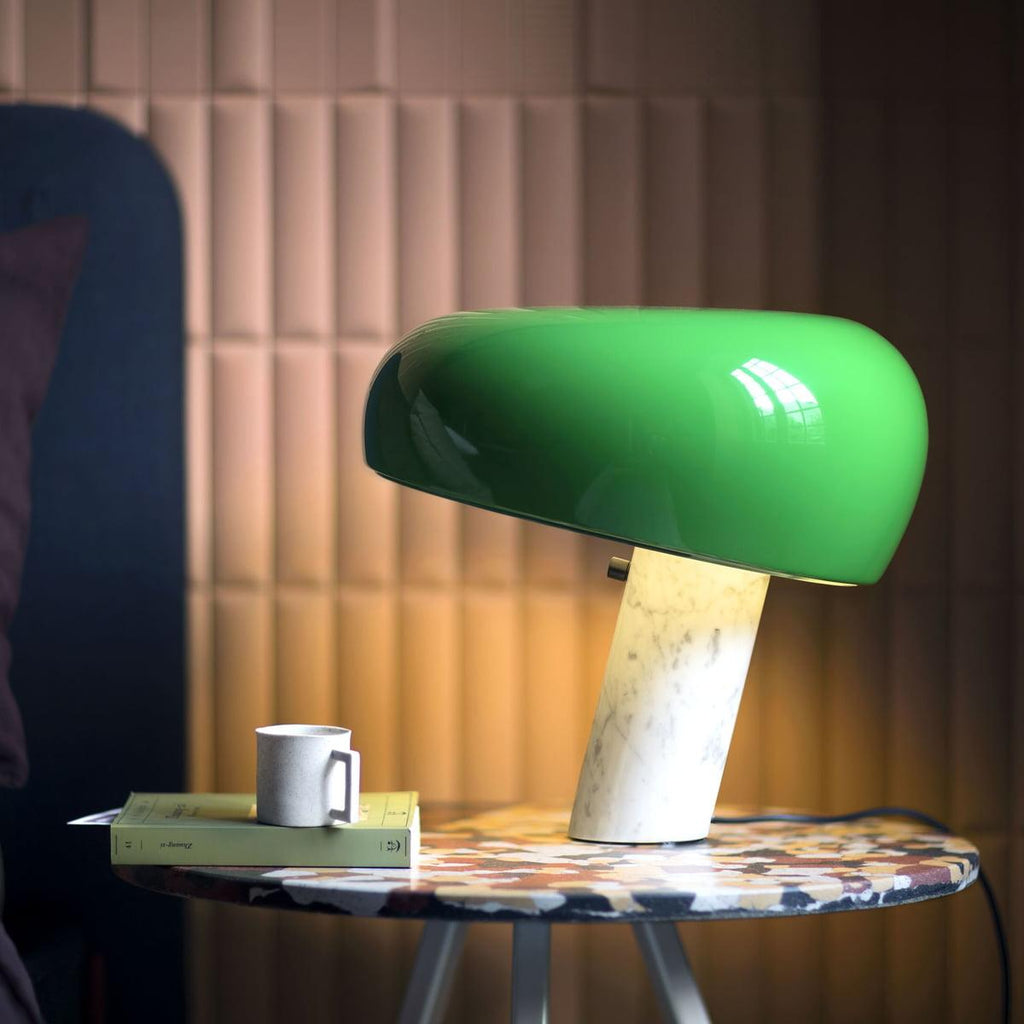 Nowoczesna i stylowa lampa biurkowa w kształcie grzyba