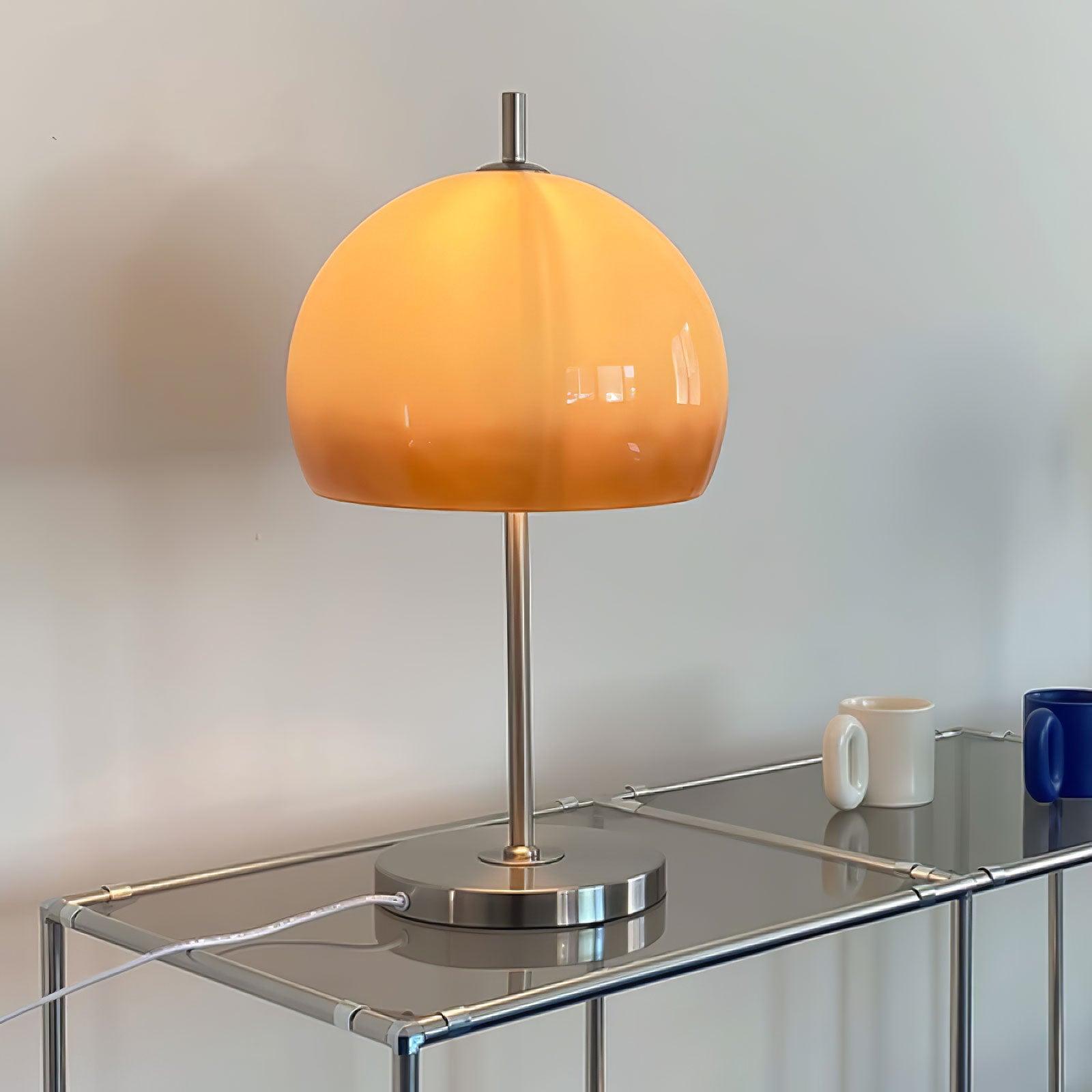 Lampa biurkowa w stylu retro minimalistyczna