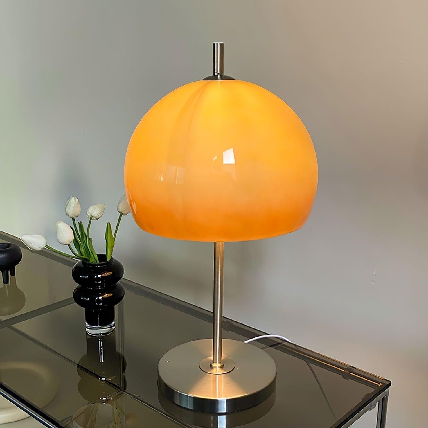 Lampa biurkowa w stylu retro minimalistyczna