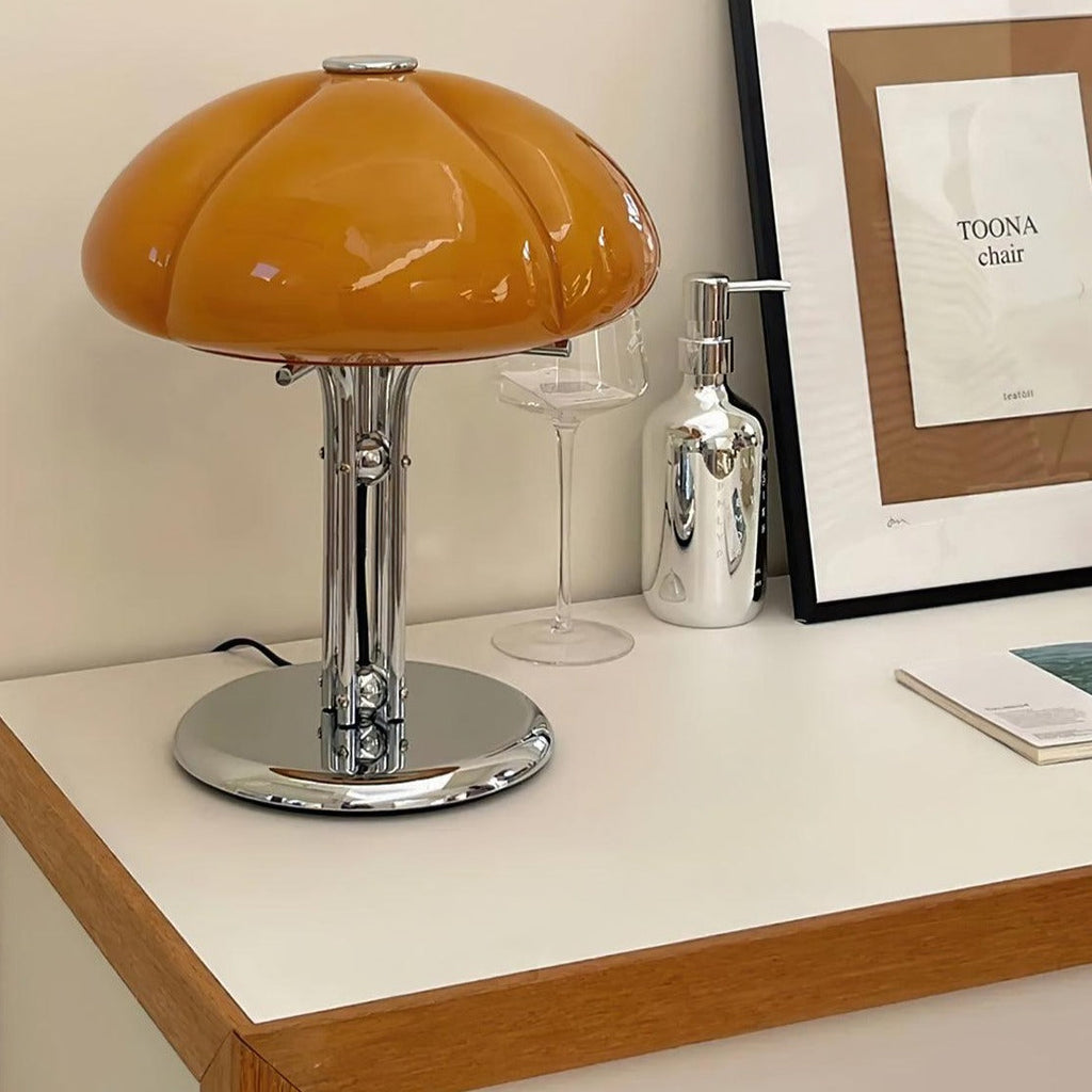 Lampa biurkowa w stylu retro minimalistyczna