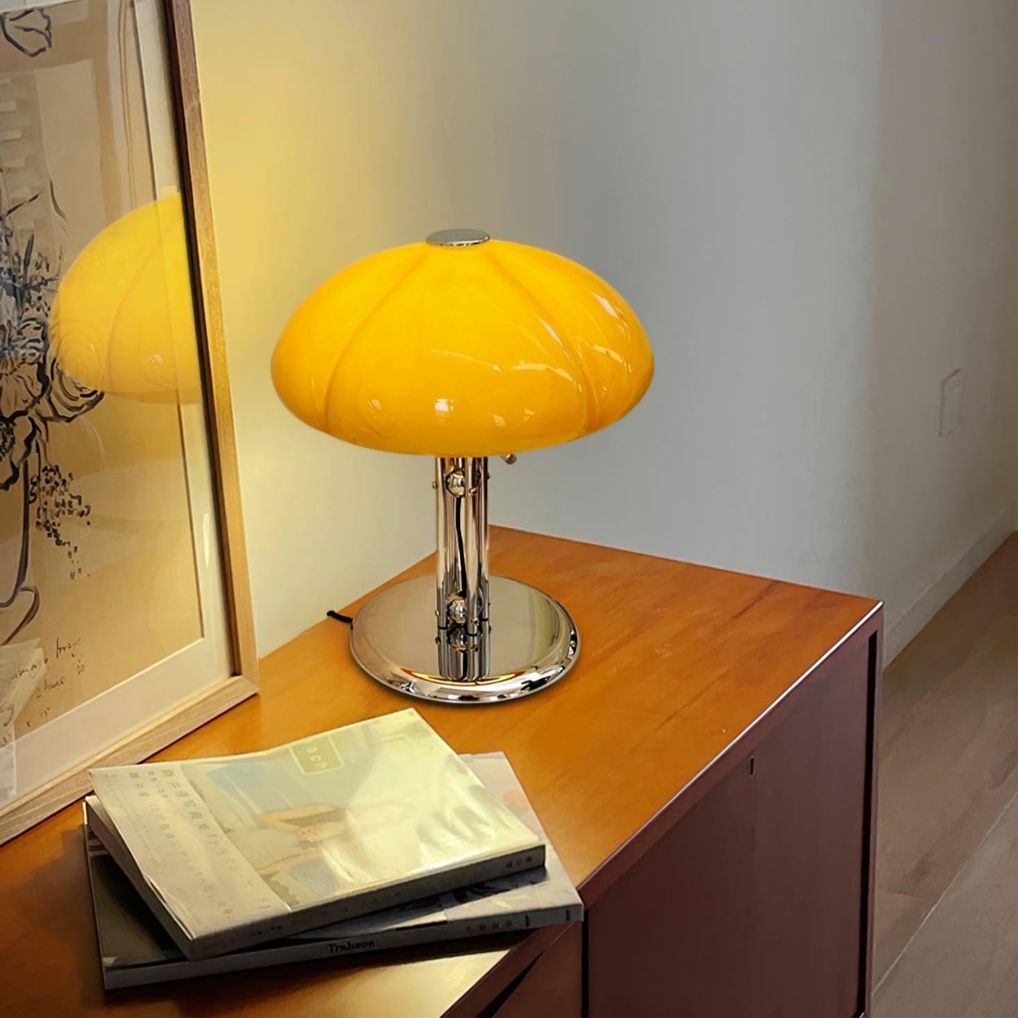 Lampa biurkowa w stylu retro minimalistyczna