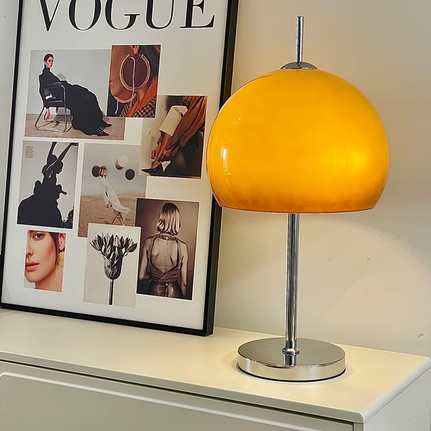 Lampa biurkowa w stylu retro minimalistyczna