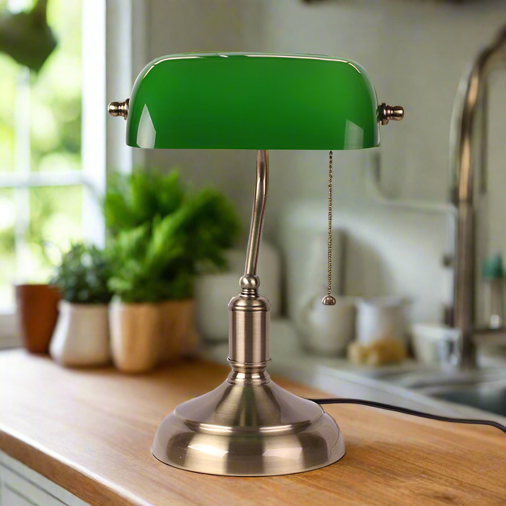 Lampa biurkowa w stylu vintage inspirowanym Europą
