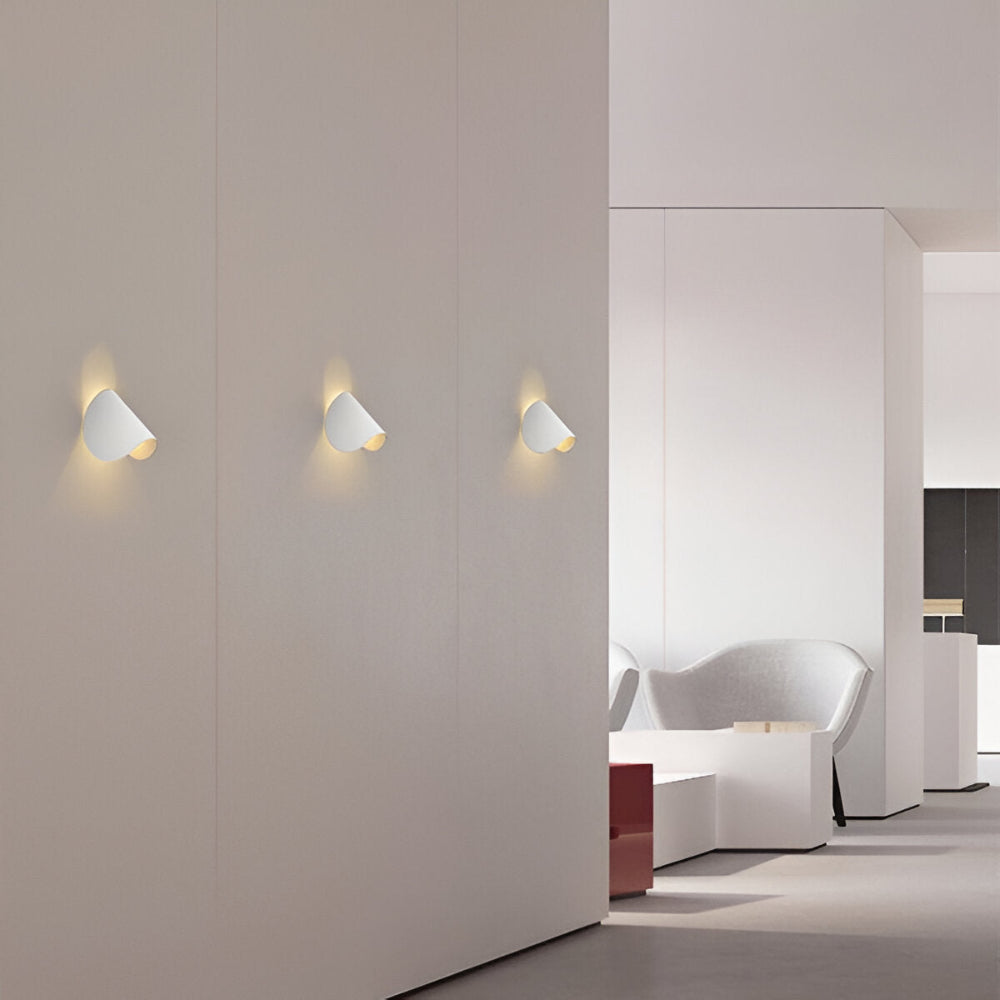 Regulowana lampa ścienna inspirowana stylem włoskim