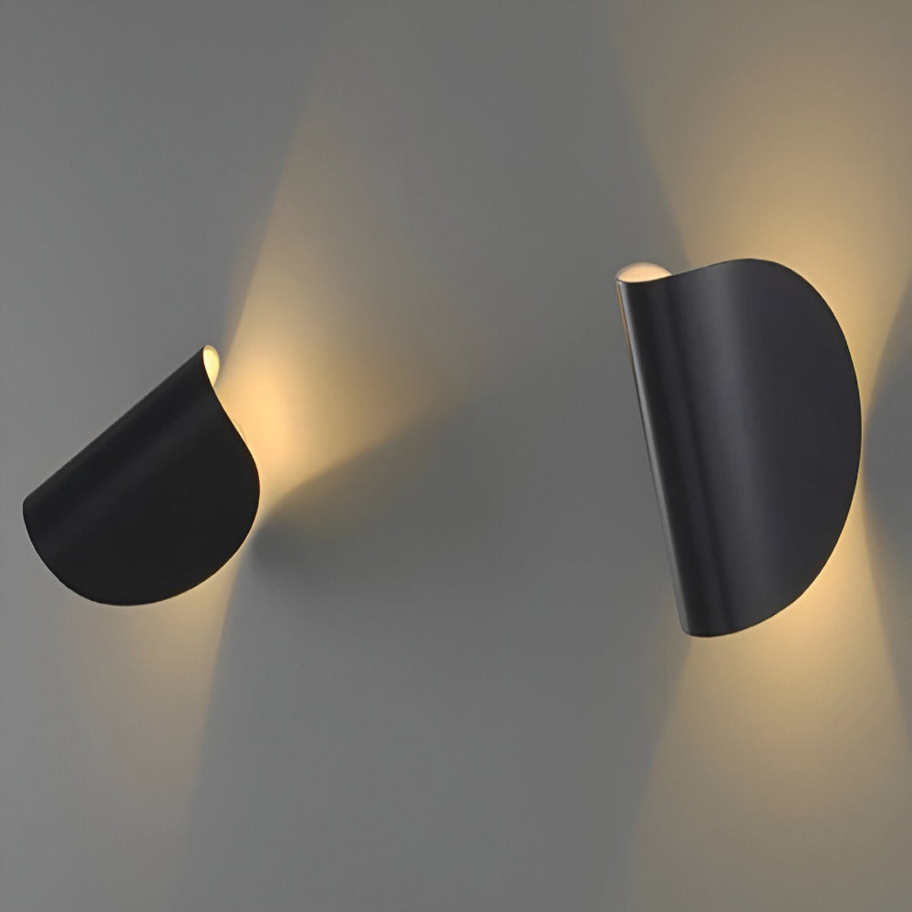 Regulowana lampa ścienna inspirowana stylem włoskim