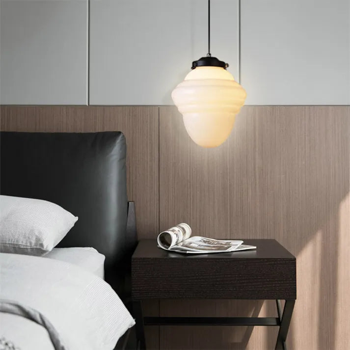 Nowoczesna lampa wisząca o geometrycznym, matowym wzornictwie