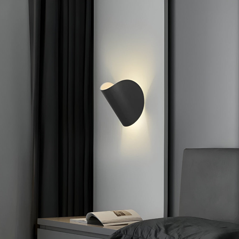 Regulowana lampa ścienna inspirowana stylem włoskim