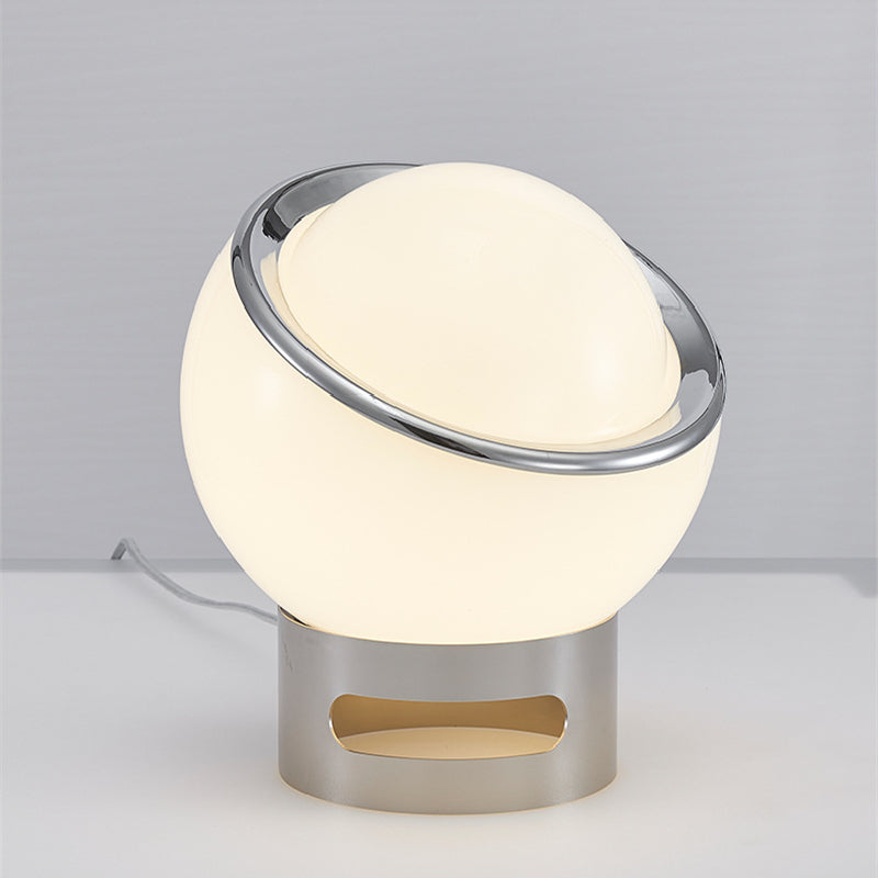 Klasyczna lampa biurkowa inspirowana Francją