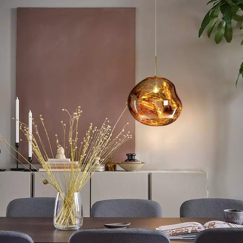 Lampa wisząca w stylu rzemieślniczym z kloszem z efektem stopienia