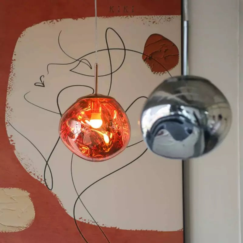 Lampa wisząca w stylu rzemieślniczym z kloszem z efektem stopienia