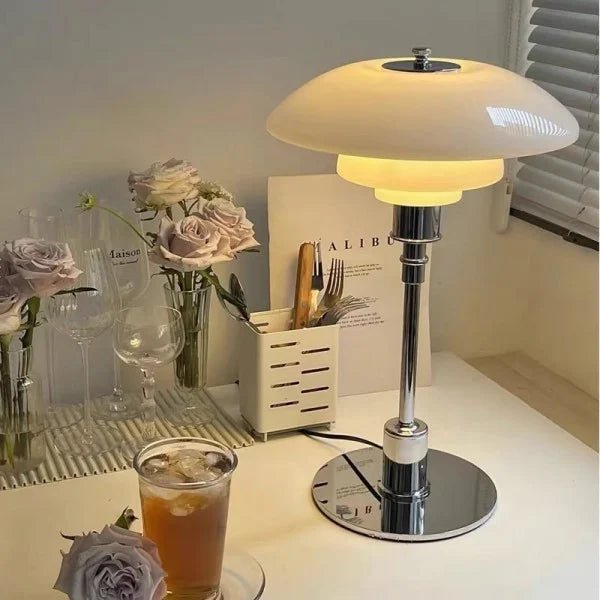 Nowoczesna lampa biurkowa z warstwowym dyskiem