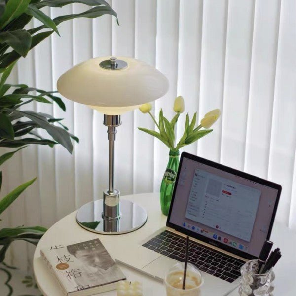 Nowoczesna lampa biurkowa z warstwowym dyskiem