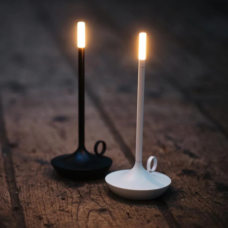 Nowoczesna lampa stołowa inspirowana świecznikiem