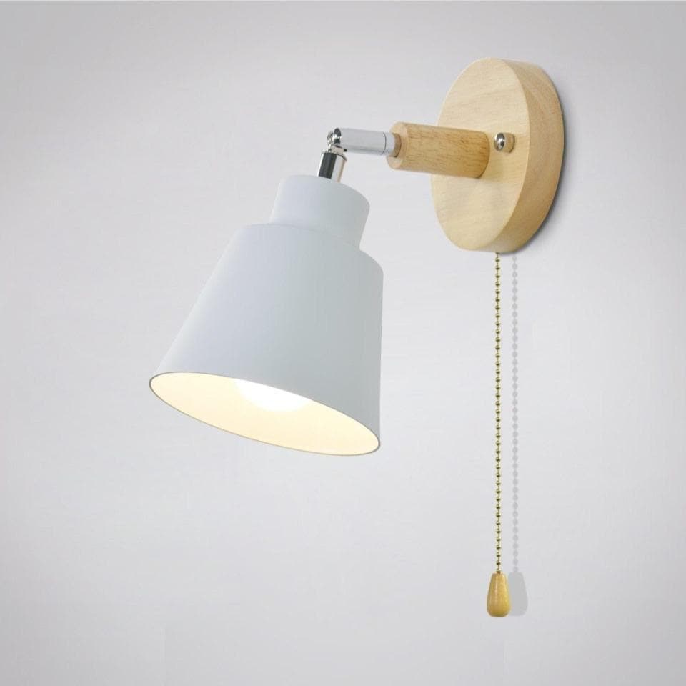 Regulowana lampa ścienna z ramieniem obrotowym i łańcuszkiem