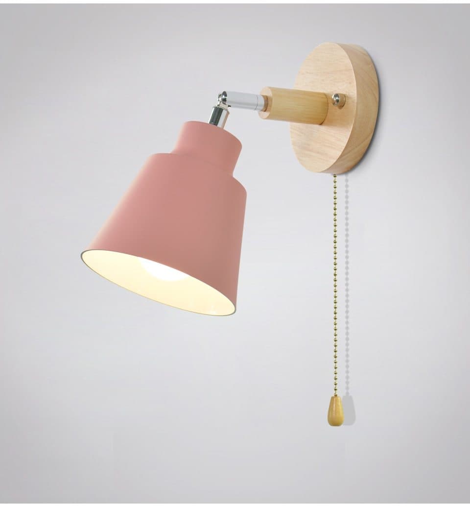 Regulowana lampa ścienna z ramieniem obrotowym i łańcuszkiem
