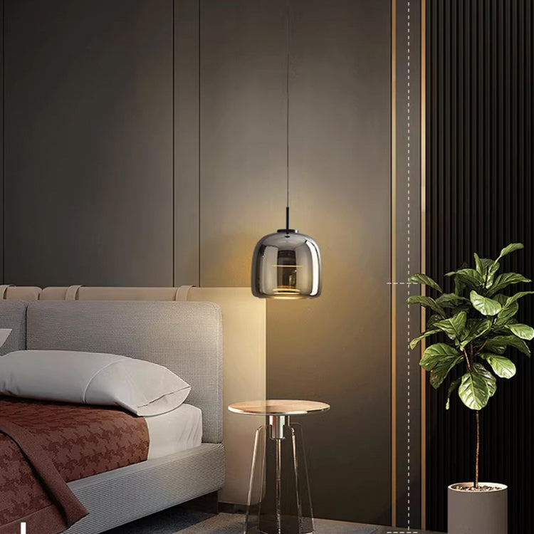 Czarna lampa wisząca w stylu skandynawskim