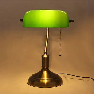 Lampa biurkowa w stylu vintage inspirowanym Europą