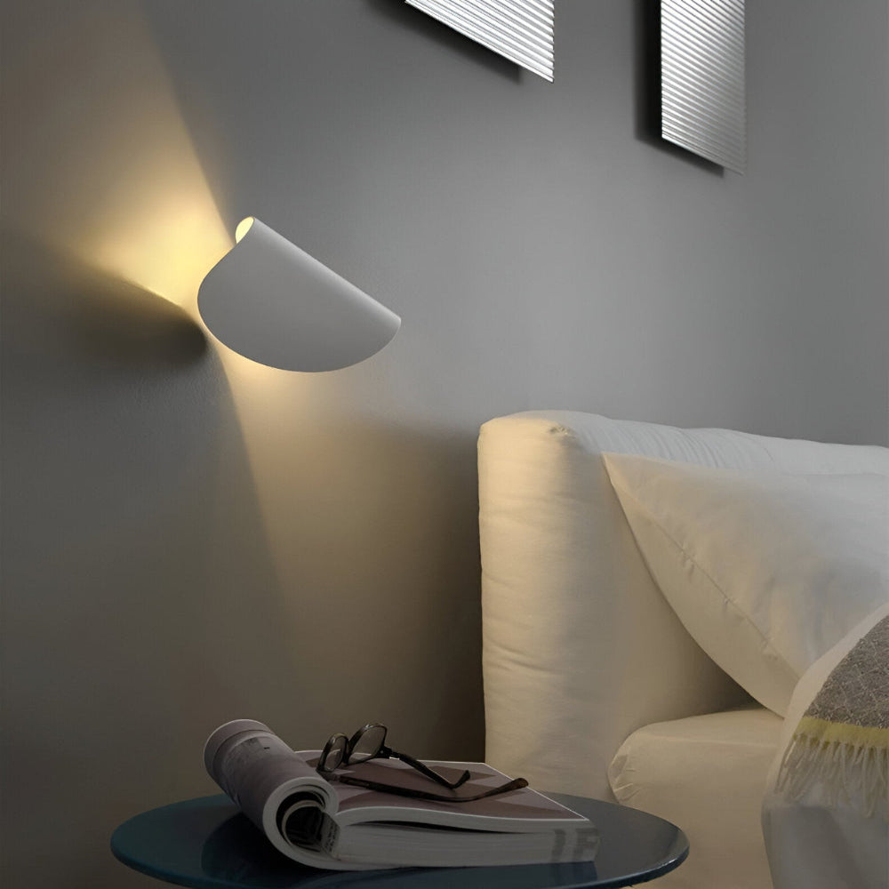 Regulowana lampa ścienna inspirowana stylem włoskim