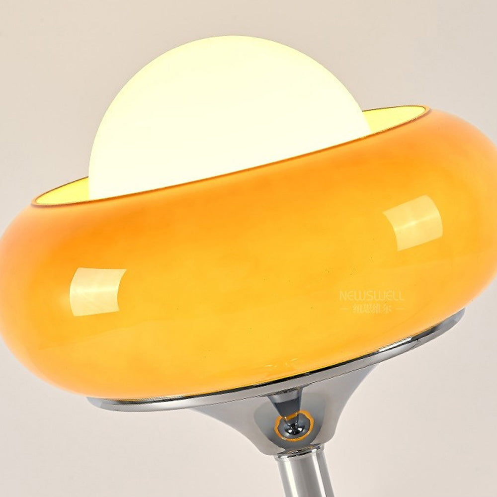 Lampa biurkowa inspirowana stylem retro